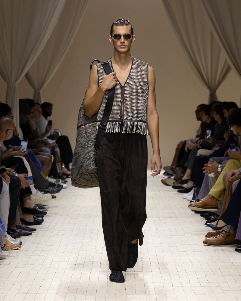 » Emporio Armani Spring 2026 Dresses the Modern Nomad Emporio Armani Spring Summer 2026 076