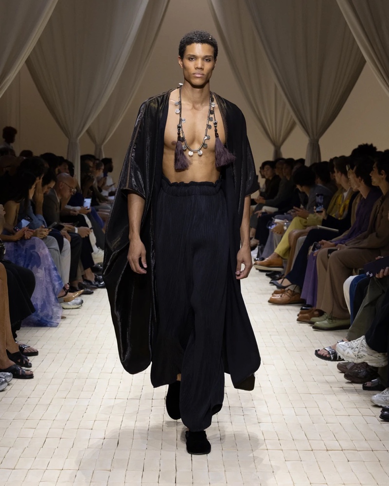 » Emporio Armani Spring 2026 Dresses the Modern Nomad Emporio Armani Spring Summer 2026 082