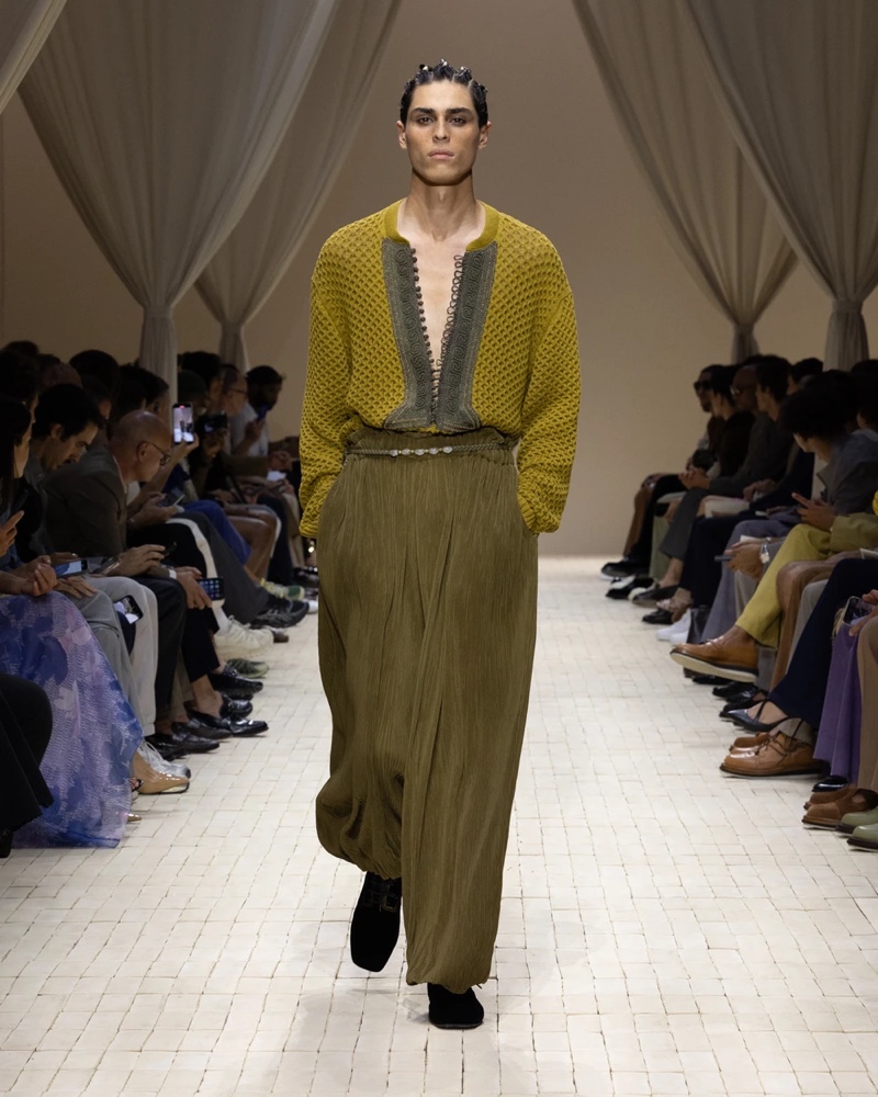 » Emporio Armani Spring 2026 Dresses the Modern Nomad Emporio Armani Spring Summer 2026 086