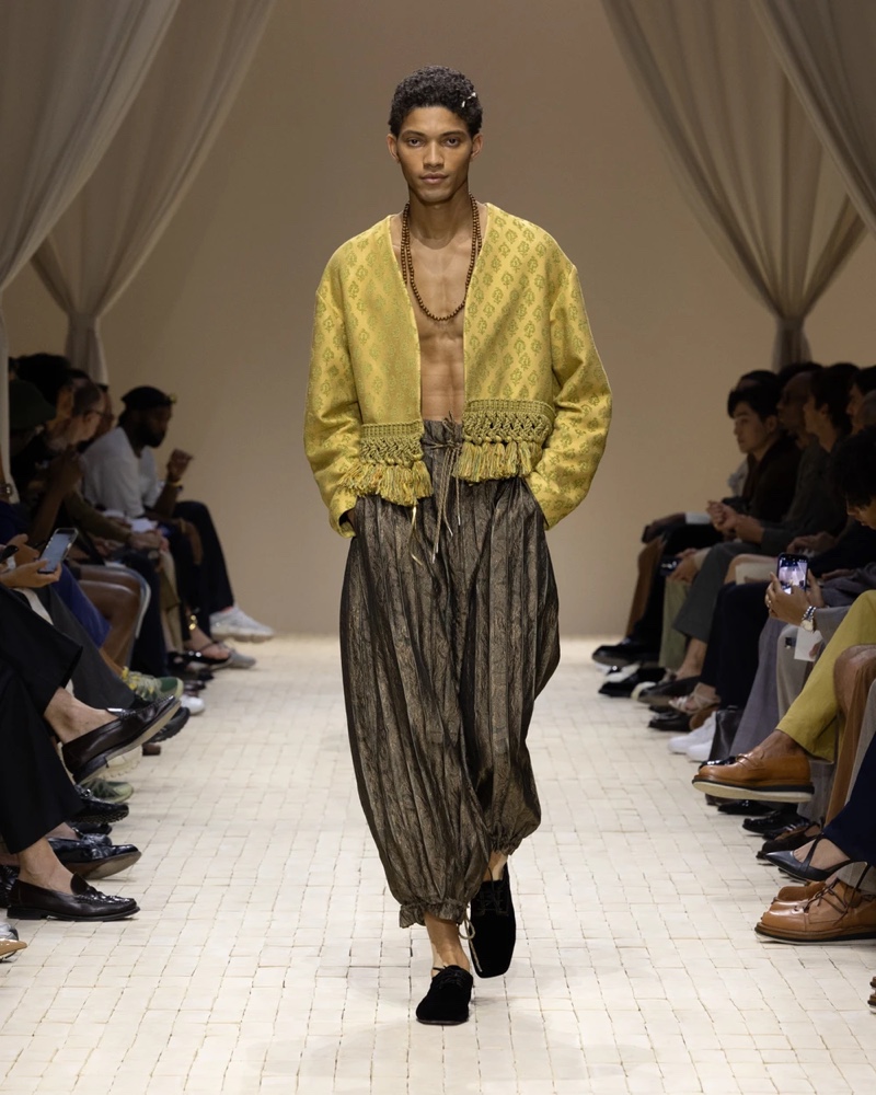 » Emporio Armani Spring 2026 Dresses the Modern Nomad Emporio Armani Spring Summer 2026 090