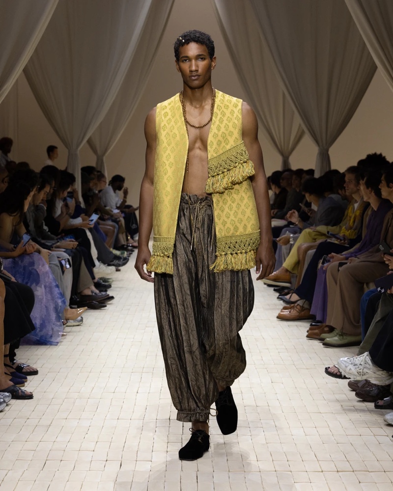 » Emporio Armani Spring 2026 Dresses the Modern Nomad Emporio Armani Spring Summer 2026 091
