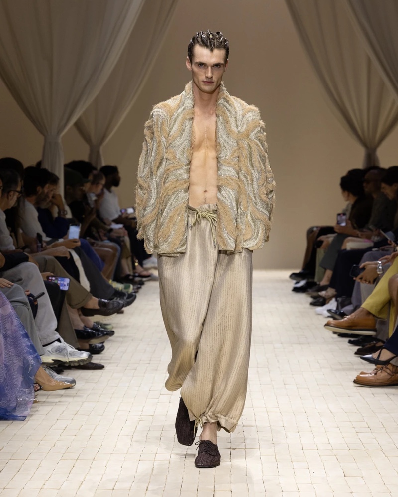 » Emporio Armani Spring 2026 Dresses the Modern Nomad Emporio Armani Spring Summer 2026 096