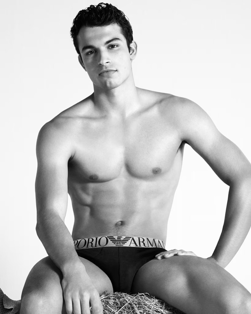 » Emporio Armani Casts a Confident Light on Summer Underwear Emporio Armani Summer 2025 Underwear Campaign 004