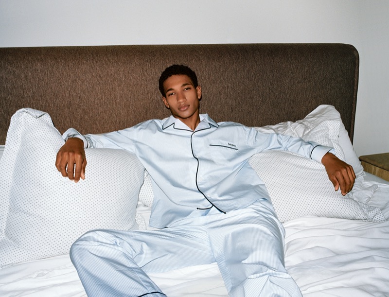 Pajamas bring leisure to the FRAME Sotheby's collection. » FRAME & Sotheby’s Craft a Collector’s Capsule Pajamas bring leisure to the FRAME Sotheby's collection.