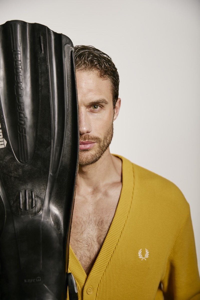 Jábel wears cardigan Fred Perry. » Jábel Channels Diver Style in a Studio Soaked Story Jábel wears cardigan Fred Perry.