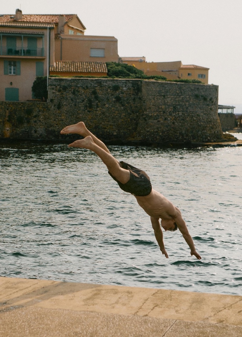 » Saint-Tropez Sets the Tone for Massimo Dutti's Summer Massimo Dutti 2025 Saint Tropez 015
