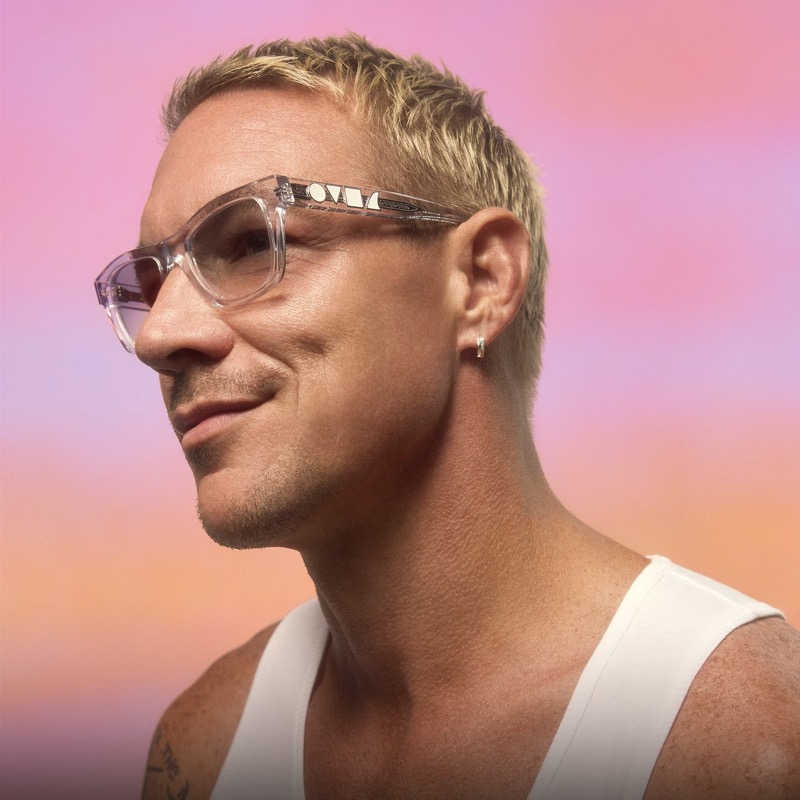 Diplo wears the Oliver Sun sunglasses from the Oliver Peoples x Alex Israel collaboration. » Alex Israel Reimagines Oliver Peoples Frames for LA Recovery Diplo wears the Oliver Sun sunglasses from the Oliver Peoples x Alex Israel collaboration.