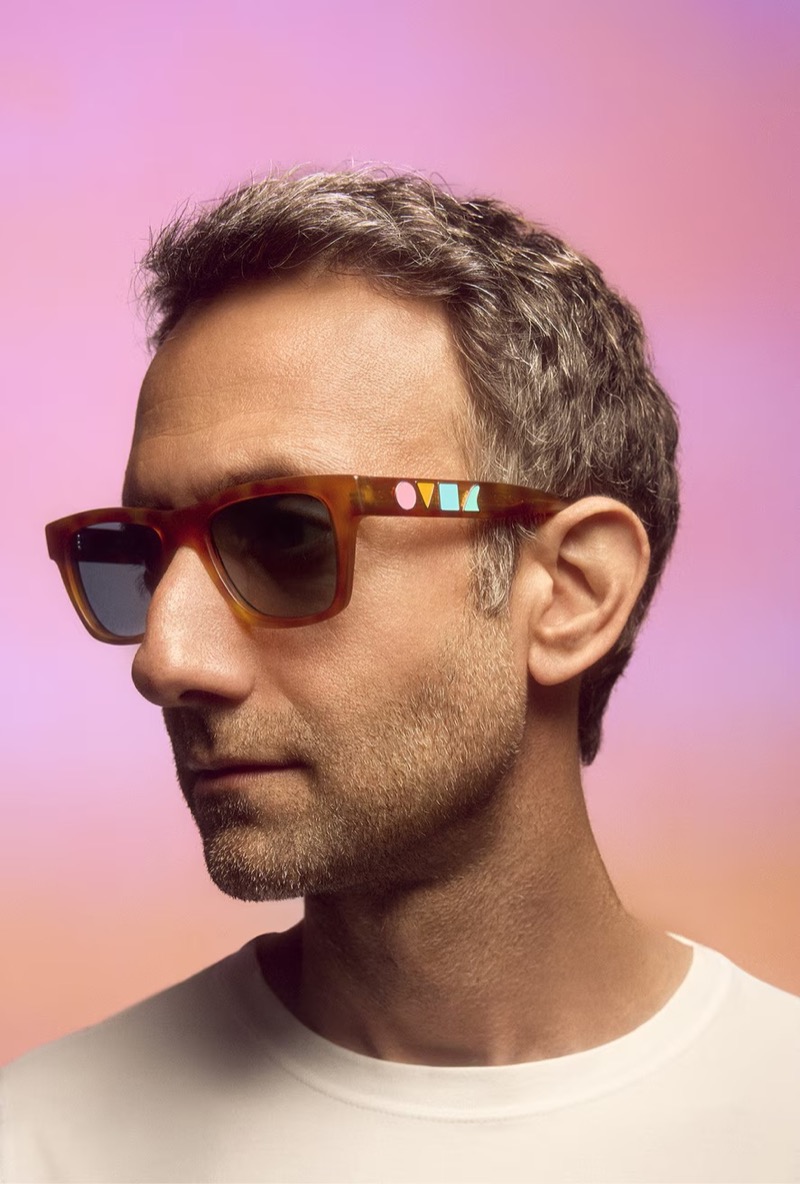 Alex Israel appears in the campaign for his Oliver Peoples collaboration. » Alex Israel Reimagines Oliver Peoples Frames for LA Recovery Alex Israel appears in the campaign for his Oliver Peoples collaboration.