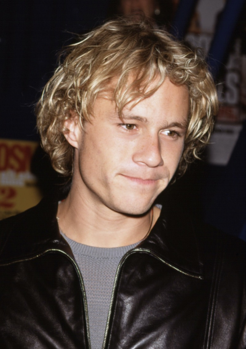 layered cut Y2K hairstyle men Heath Ledger » 10 Men’s Y2K Hairstyles That Ruled Early 2000s Pop Culture layered cut Y2K hairstyle men Heath Ledger