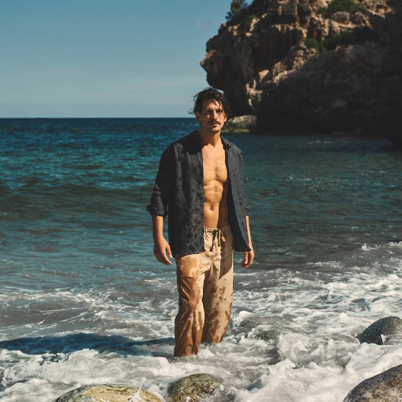 Jarrod Scott models a late summer look from Orlebar Brown. » This Is How Orlebar Brown Does Late Summer Style Jarrod Scott models a late summer look from Orlebar Brown.