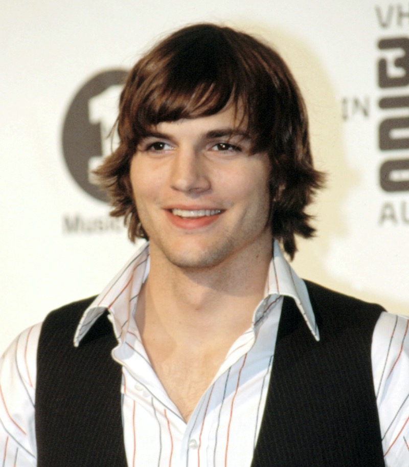 shaggy surfer hair Y2K hairstyle men Ashton Kutcher » 10 Men’s Y2K Hairstyles That Ruled Early 2000s Pop Culture shaggy surfer hair Y2K hairstyle men Ashton Kutcher
