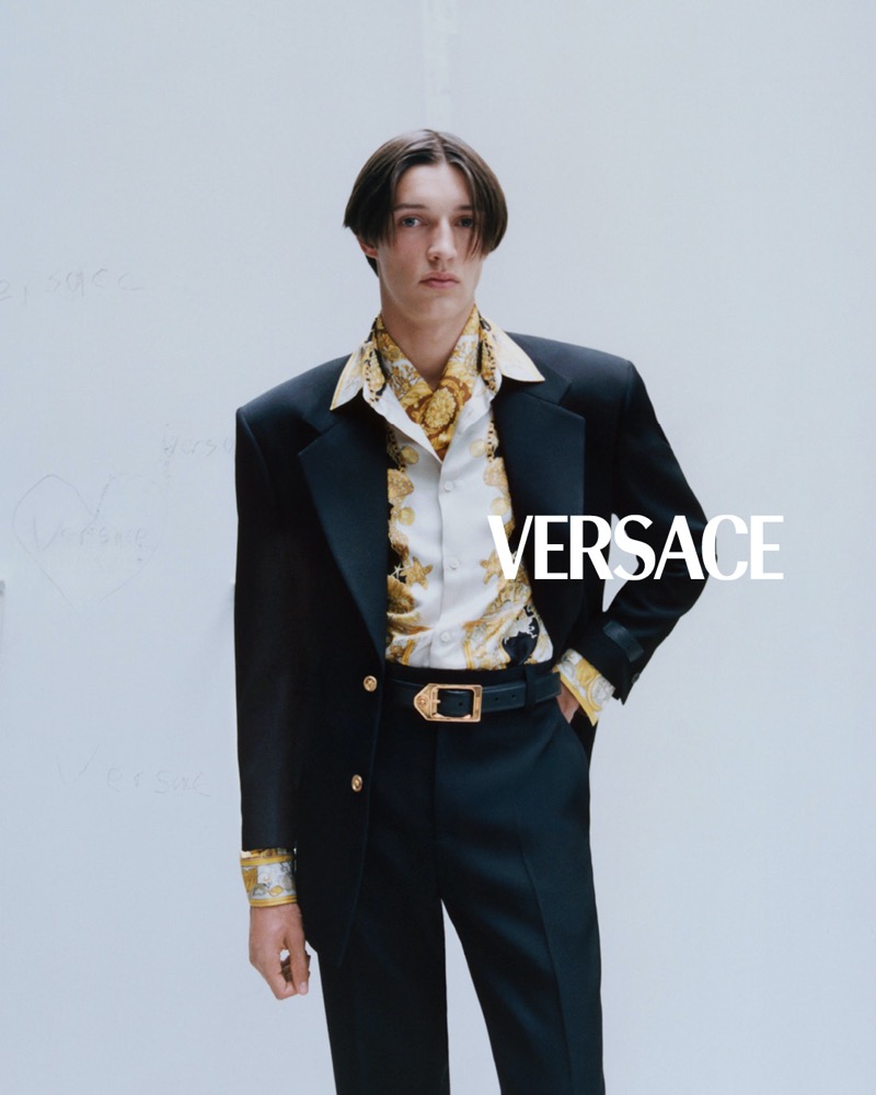 Alec C. wears a standout look from Versace's fall 2025 collection. » Versace Fall 2025 Reasserts Its Codes Through Restraint Alec C. wears a standout look from Versace's fall 2025 collection.