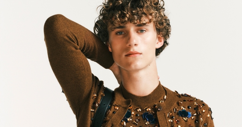 Fendi fall 2025 in wallpaper