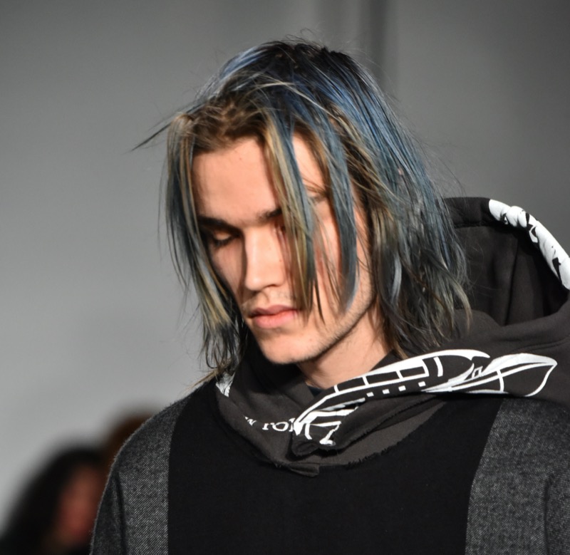 grunge hairstyle dyed blue hair men