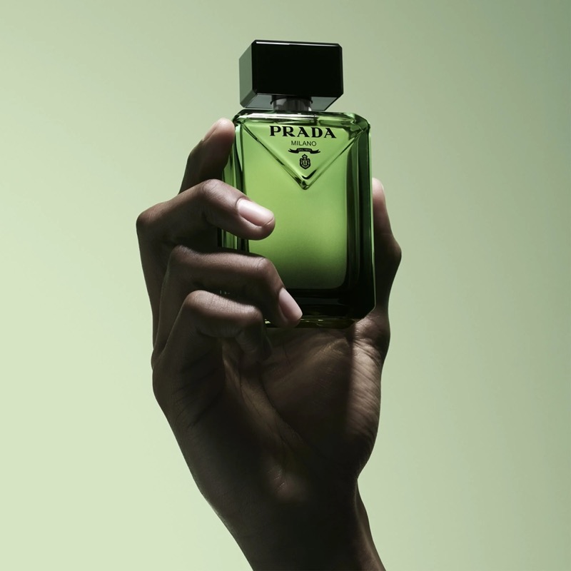 Prada Paradigme in hand