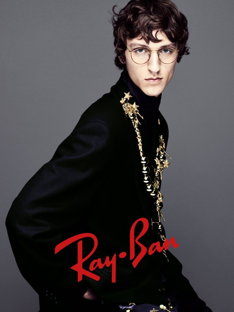 Round eyeglasses take the spotlight for the Ray-Ban Icons campaign. Photo: Rafael Pavarotti / Ray-Ban