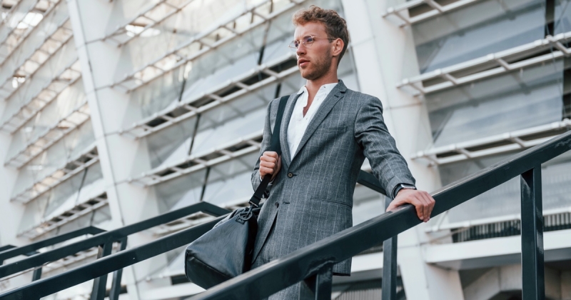 How to match your accessories to your suit color