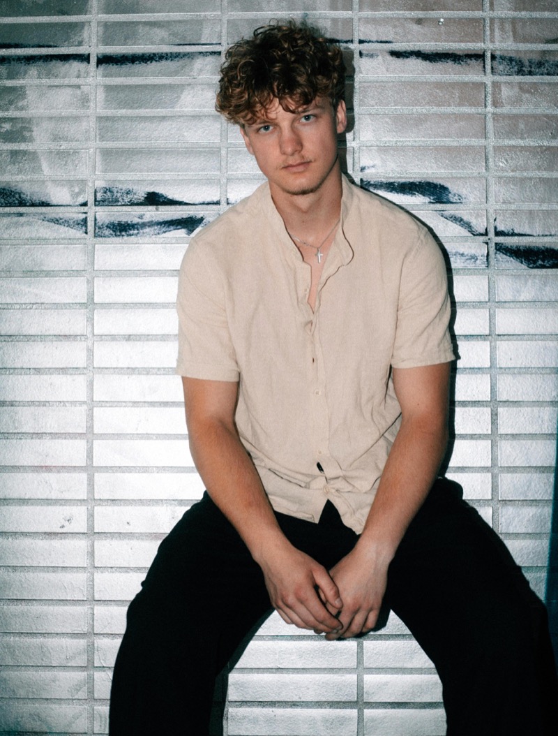 How to wear short sleeve shirt men