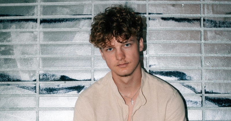 How to wear short sleeve shirts for men