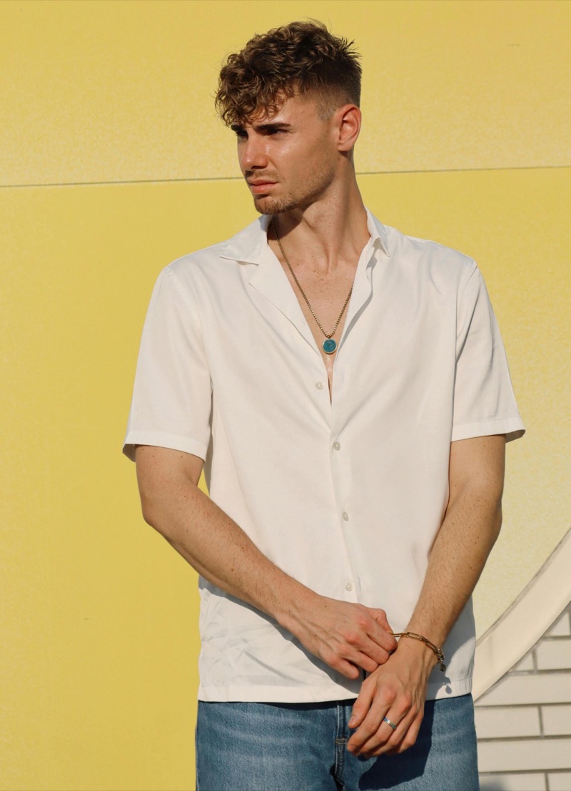 Man white short sleeve shirt