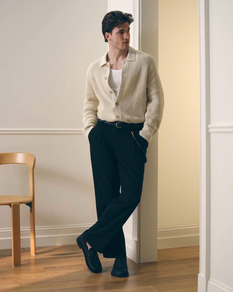 Abercrombie and Fitch Relaxed Straight Pleated Hybrid Waist Trouser Styling