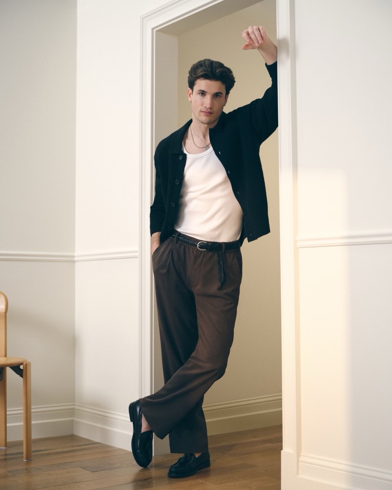 Abercrombie & Fitch Relaxed Straight Pleated Hybrid Waist Trouser