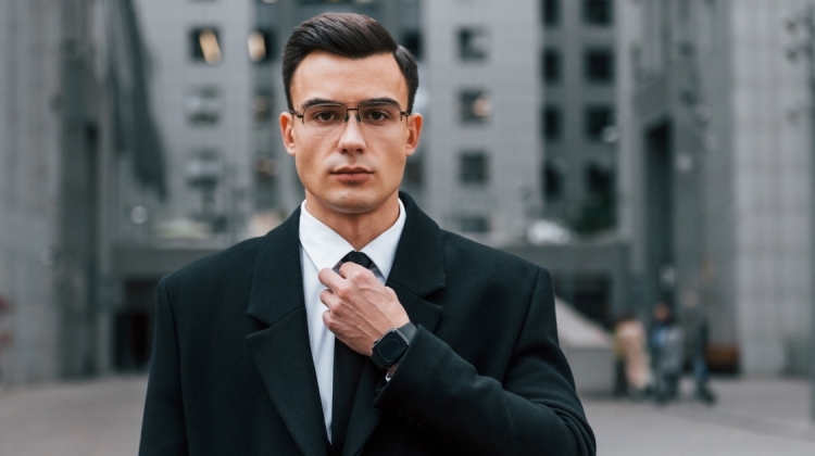 Men’s Business Eyeglasses: Frames That Command the Room