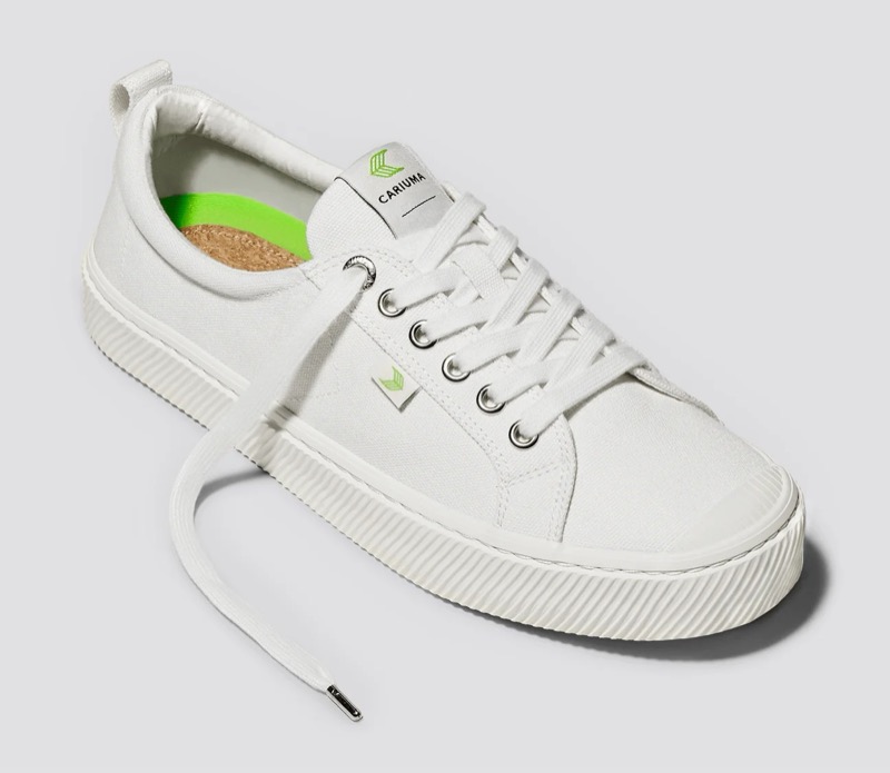 Cariuma OCA Low Canvas Sneaker
