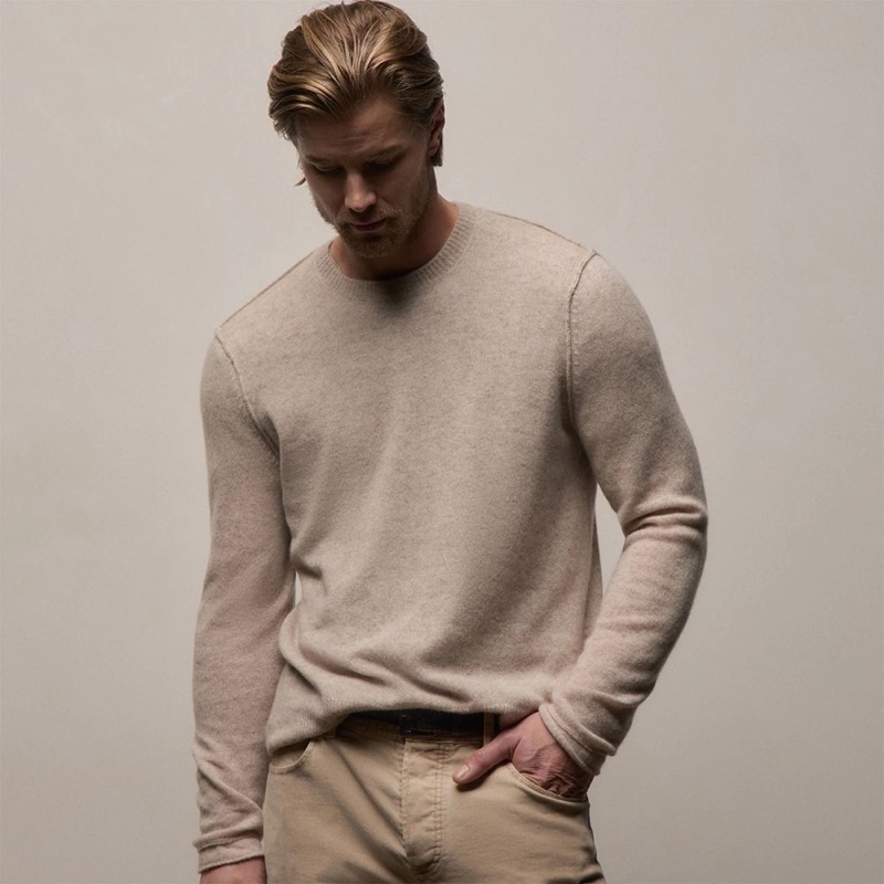 James Perse Soft Featherweight Cashmere Crew Model
