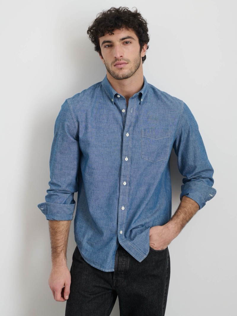 Alex Mill Mill Shirt in Washed Chambray Model