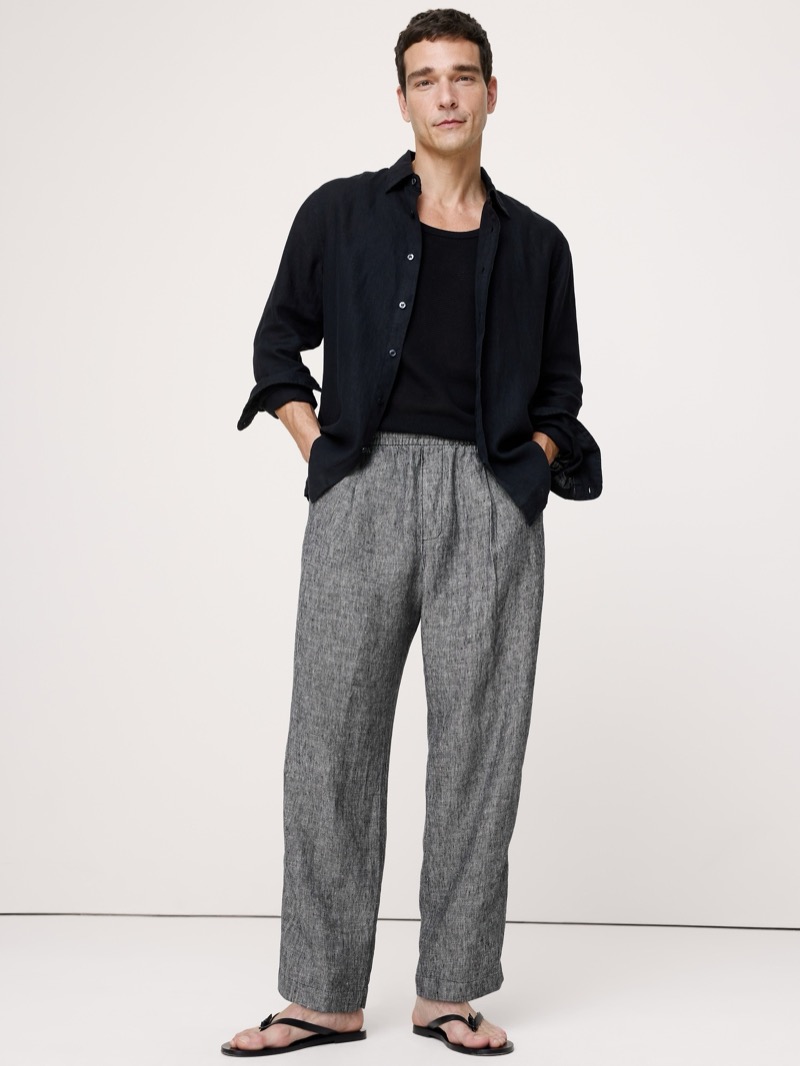 Banana Republic Loose Linen Pull on Beach Pant Model