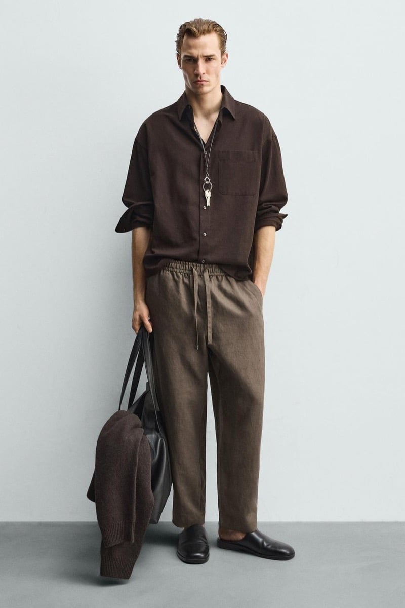 Zara Linen Relaxed Fit Pants Model