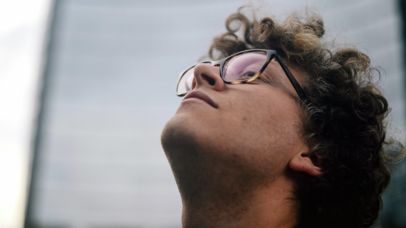 Man wearing wayfarer tortoiseshell glasses with a casual jacket