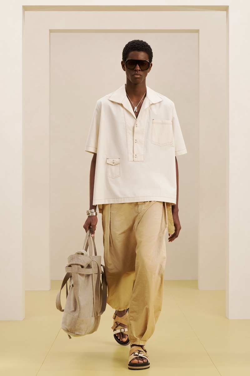 Zara SRPLS summer 2026 cream oversized popover shirt with sun-yellowed canvas balloon trousers and a stone suede duffle bag