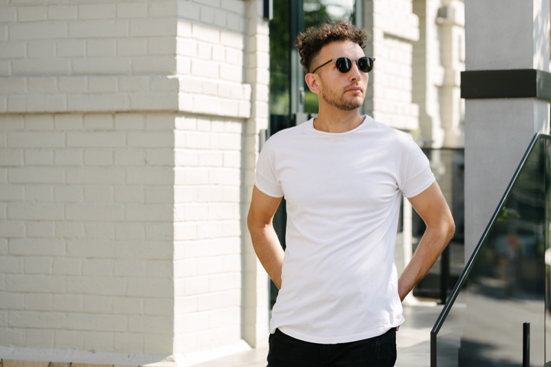See how to style the iconic t-shirt.