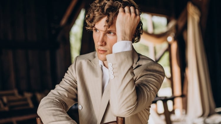 The 3 Best Summer Suit Fabrics for Bespoke Commissions in 2026