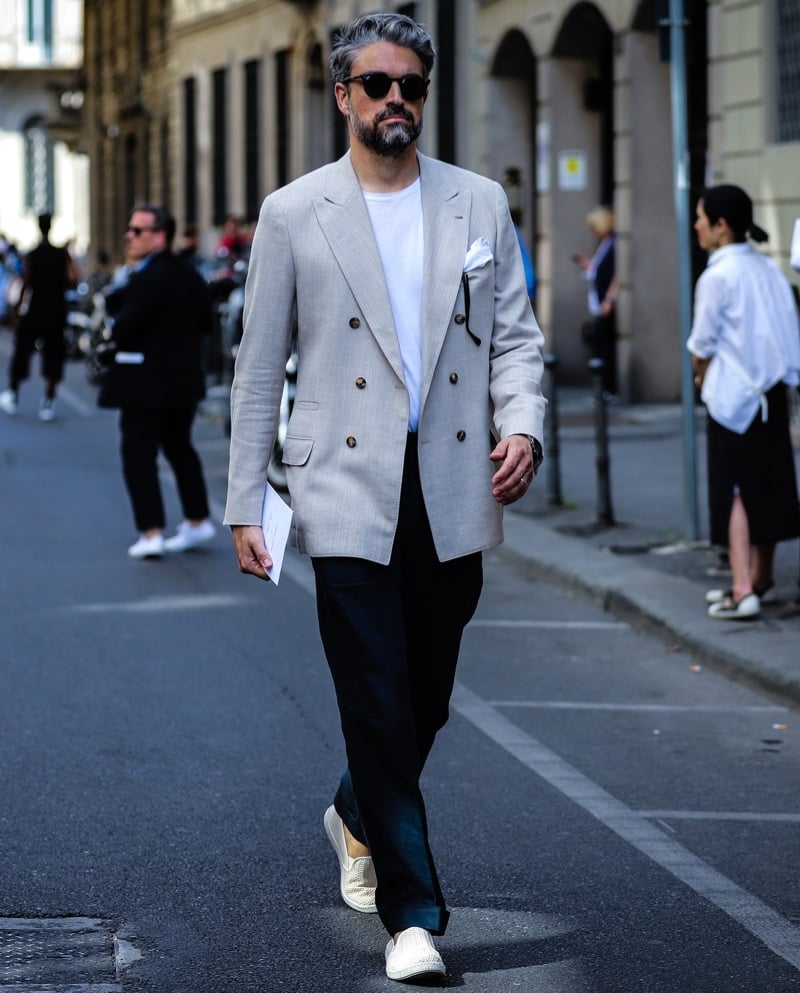 Loose blazer look