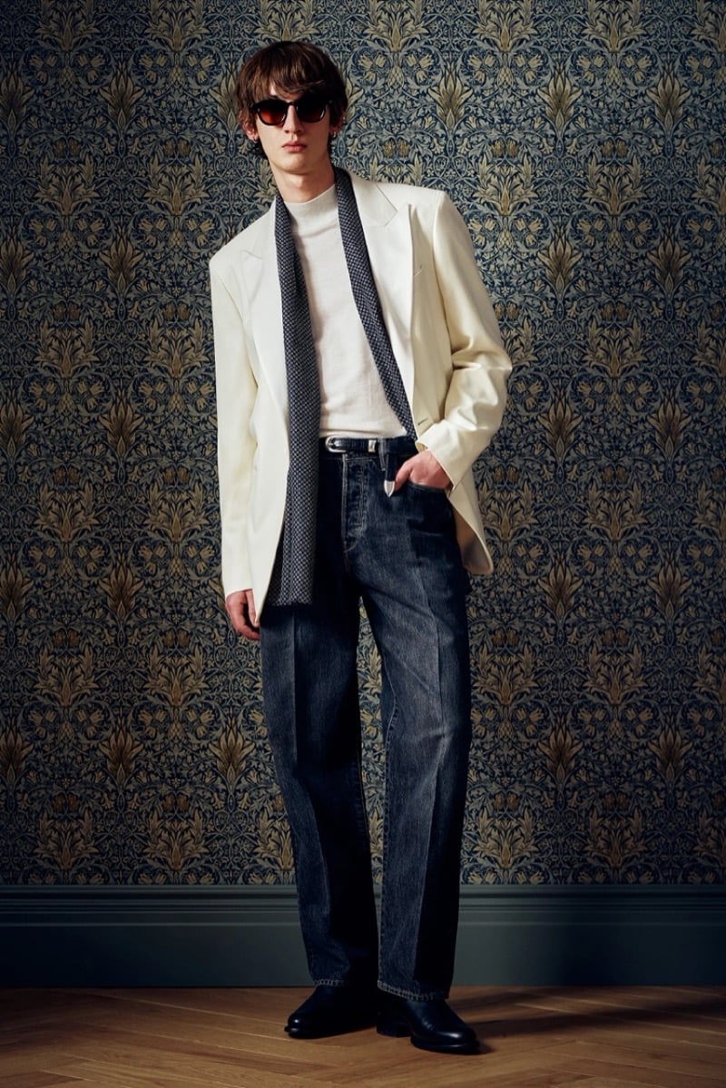 Man in a light-colored blazer with a knit tie and dark jeans, wearing sunglasses, for Todd Snyder Fall 2026
