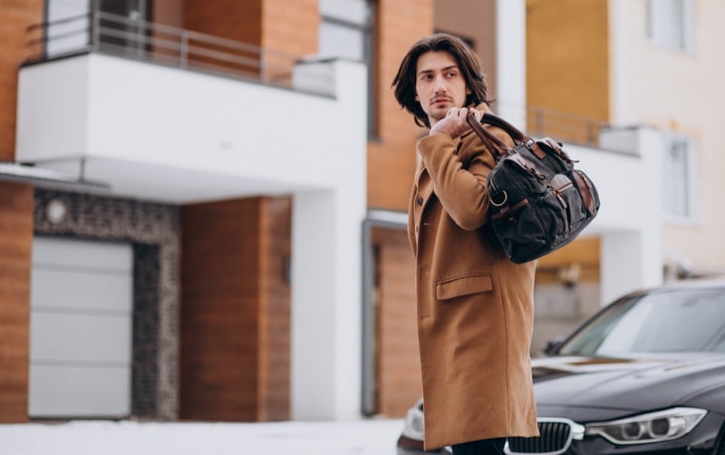 The right travel bag completes a man’s look from check-in to arrival. 