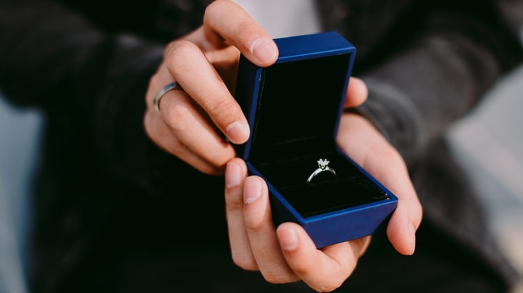 How to Choose an Engagement Ring Setting