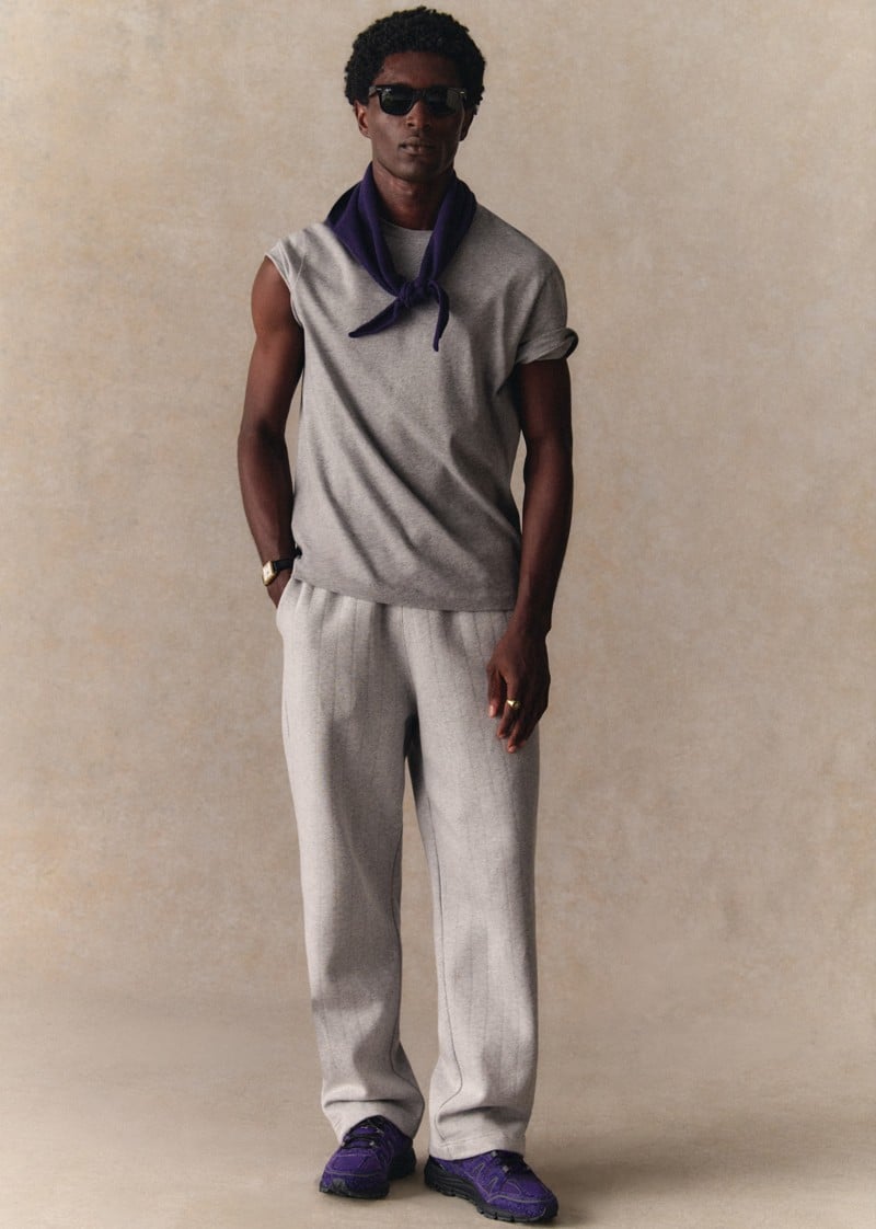 Aziz Bah wears purple OE10 sneakers with gray trousers and a T-shirt.