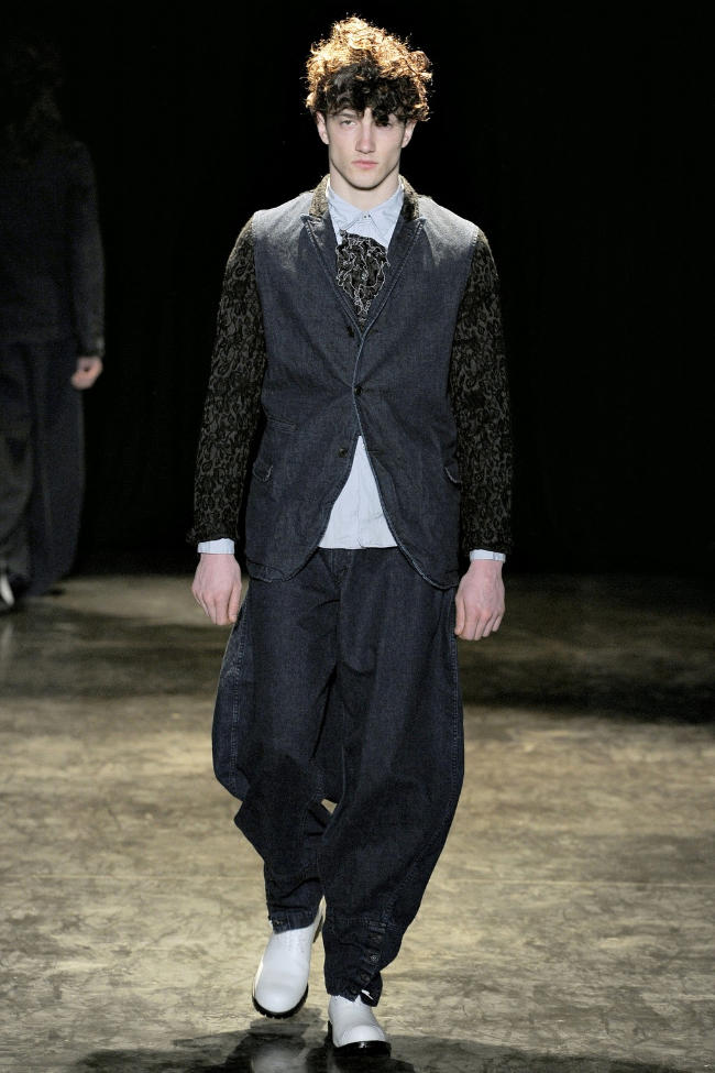 Comme des Garçons Fall 2011 | Paris Fashion Week – The Fashionisto