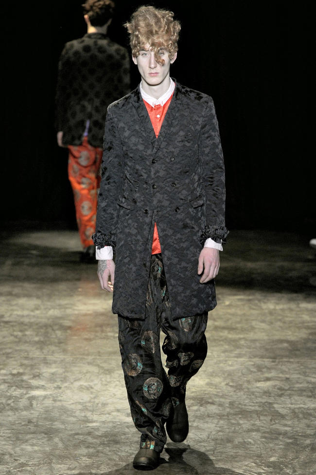 Comme des Garçons Fall 2011 | Paris Fashion Week – The Fashionisto