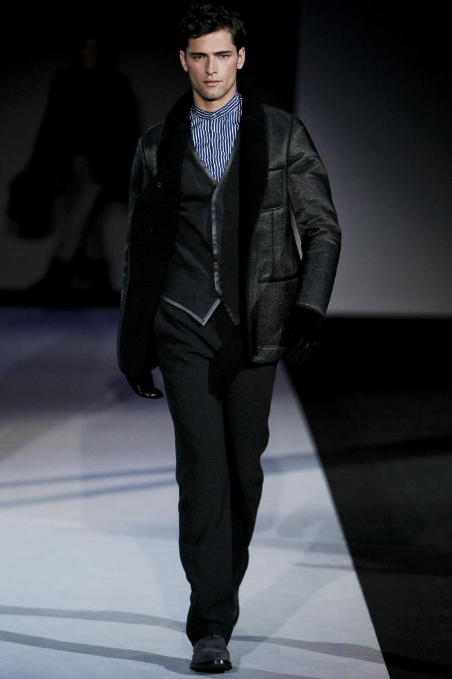 Giorgio Armani Fall 2011 | Milan Fashion Week – The Fashionisto