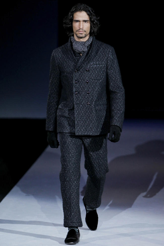 Giorgio Armani Fall 2011 | Milan Fashion Week – The Fashionisto