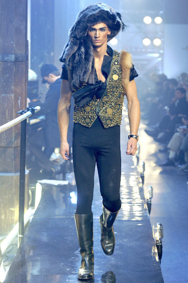 John Galliano Menswear Fashion Show, Collection Fall Winter 2011 presented  during Paris Fashion Week, runway look #010 – NOWFASHION