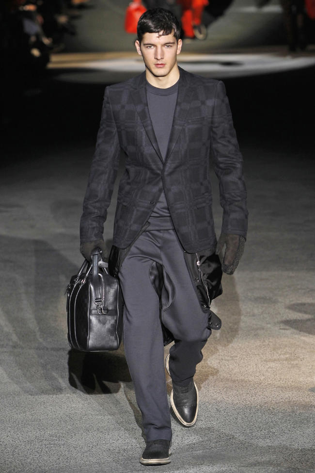 Louis Vuitton Fall 2011 | Paris Fashion Week – The Fashionisto