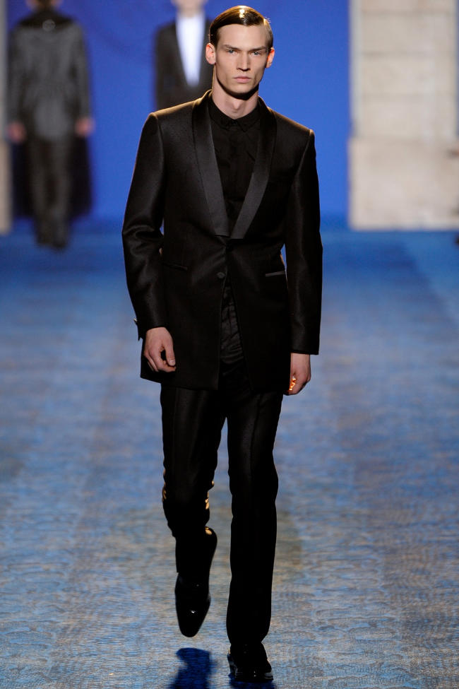 Versace Fall 2011 | Milan Fashion Week – The Fashionisto