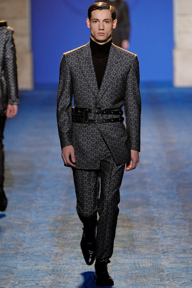 Versace Fall 2011 | Milan Fashion Week – The Fashionisto