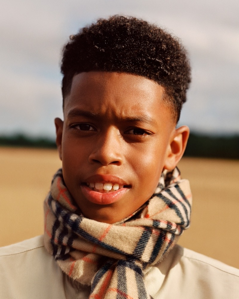 Kiki wears Burberry’s check cashmere scarf in archive beige.